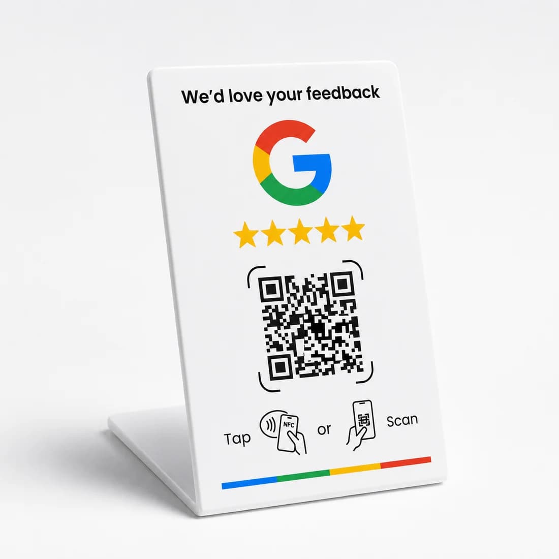 Wit acryl Google review bordje met NFC en QR-code op een balie