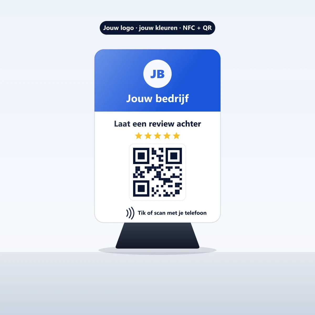 Illustratie van een Google review bordje met eigen logo, NFC-chip en QR-code